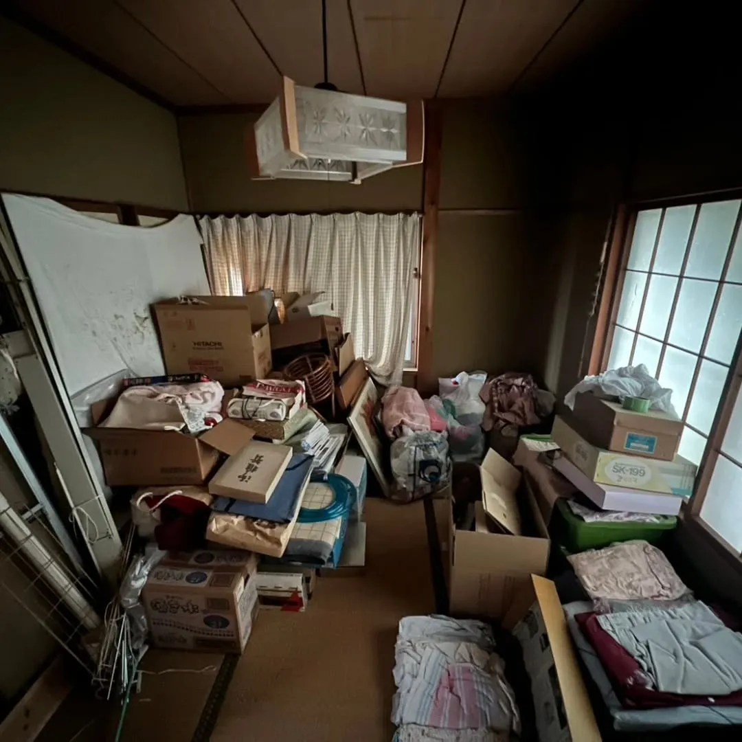 中央区で戸建ての残地物撤去作業でした。